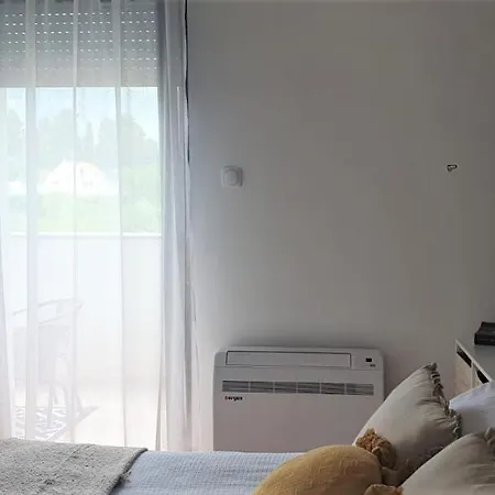 Apartment Leutar *